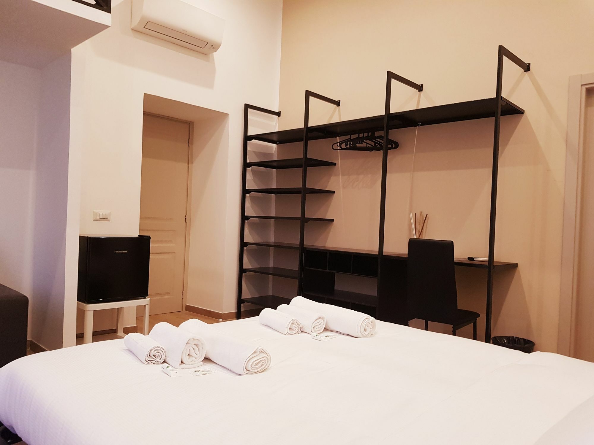 Cairoli Rooms Рим Экстерьер фото